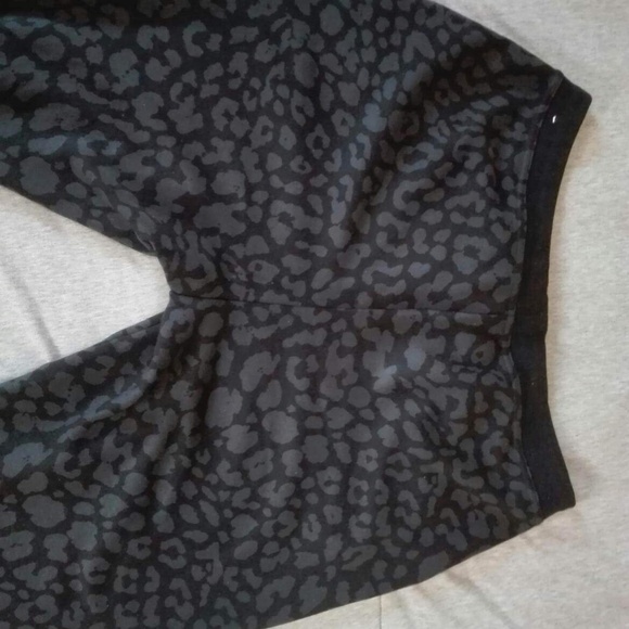 leopard print nike sweatpants size M - Picture 11 of 11